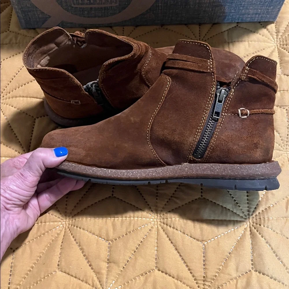 Born Brown Suede Ankle Boots NEW - Picture 4 of 7